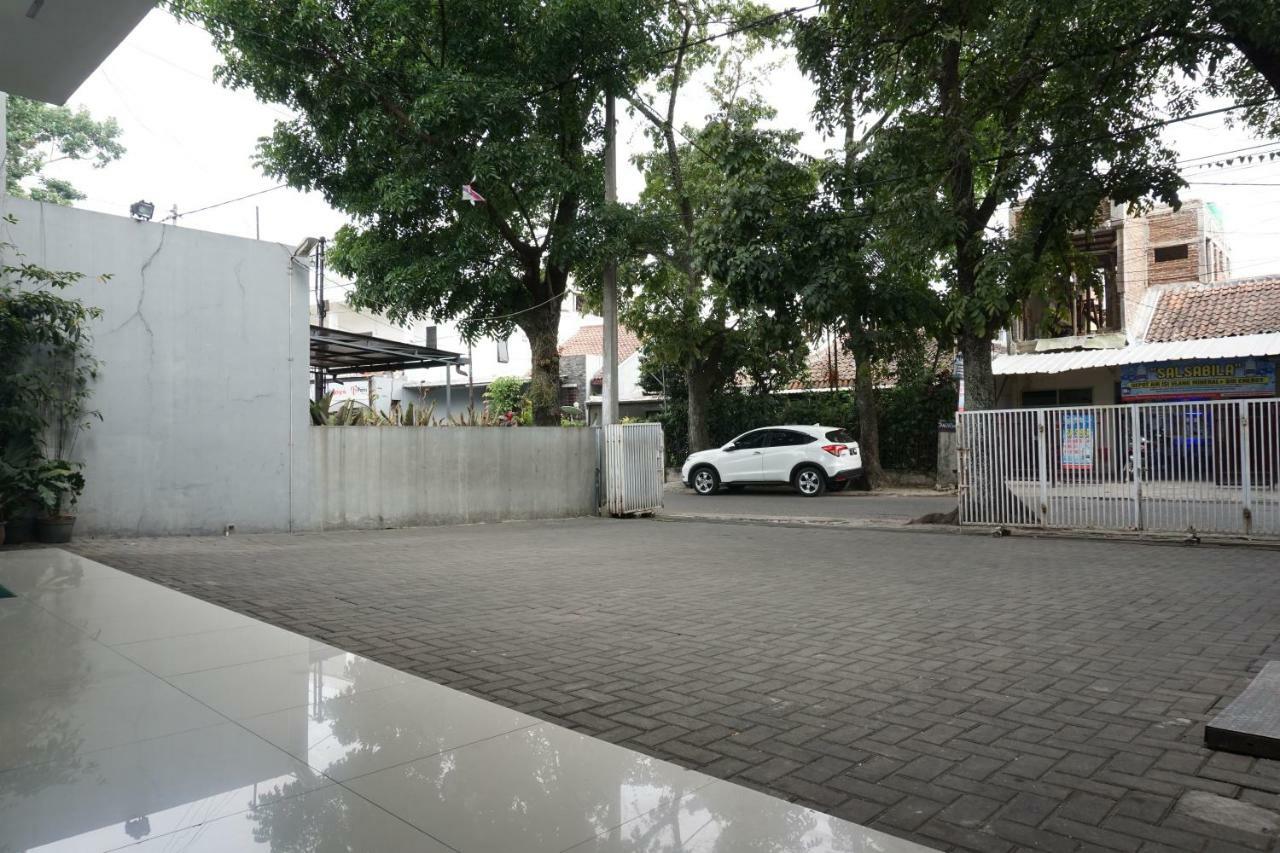Residences By Reddoorz Syariah @ Buah Batu Bandung Exterior photo
